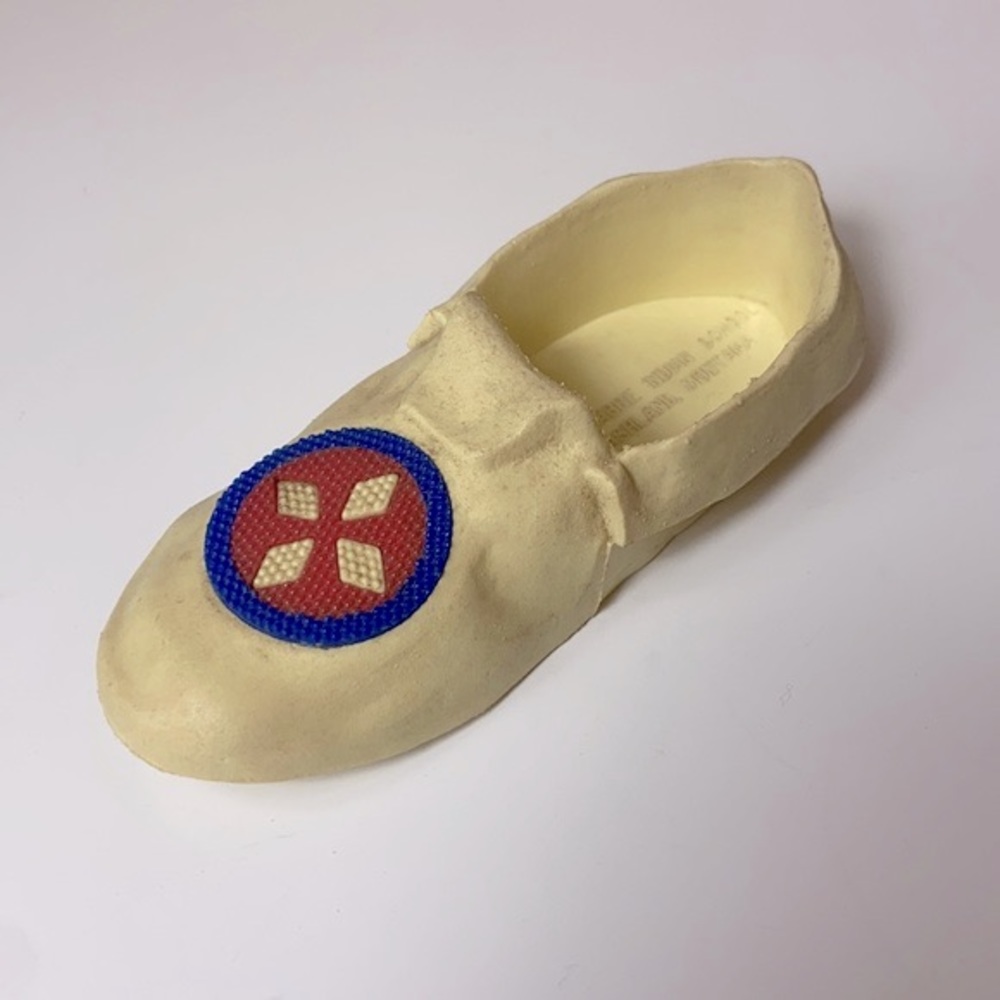 St. Labre Indian School 👟 Vintage Plastic Moccasin Souvenir Ashland, Montana